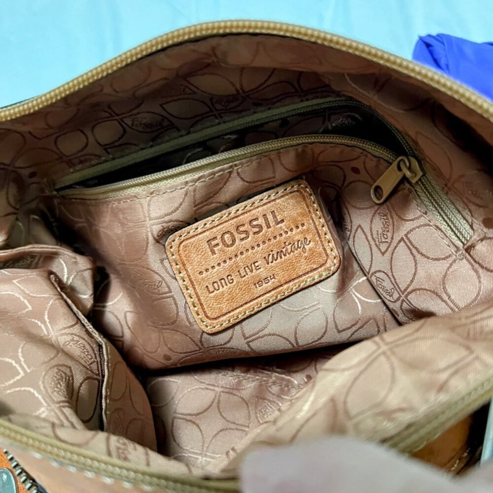 Fossil Vintage Leather Crossbody Bag - Picture 6 of 16